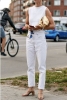 Белите дънки са последният писък на модата тази пролет: Ето как да ги носите като модна икона (Снимки)