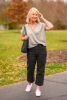 Ето как една жена на 50 трябва да носи дънки, за да изглежда скъпо с минимални разходи (Снимки):