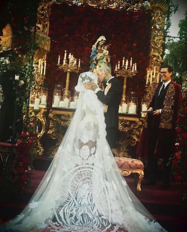 Кортни Кардашиян сватбена рокля