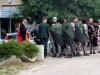 Пловдивските абитуриенти надминаха себе си! Момчета в женски дрехи, рицари и сватбена лимузина (Снимки):