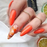 ярък портокалов маникюр