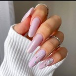 деликатен августовски маникюр