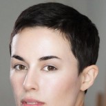 късо тъмно пикси