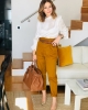 Ето как модерните жени над 50 носят панталони: 10 стилни и актуални идеи (СНИМКИ)