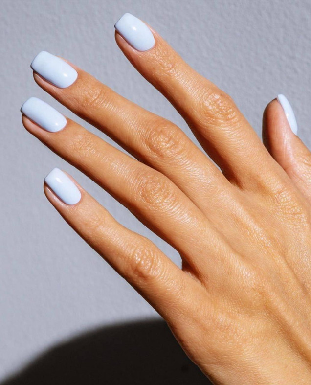 въздушно син маникюр