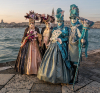 Карнавалът във Венеция е приказка наяве! Ето най-красивите костюми на 2023 (СНИМКИ):