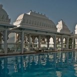 Басейн на покрива на хотел Udai Kothi в Индия