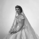 Емблематичната Джаки Кенеди на сватбата си през 1953 с Джон Ф. Кенеди