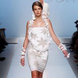 Флорална права бяла рокля без презрамки Blumarine пролет 2012