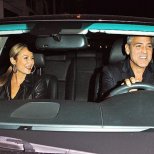 Джордж Клуни зад волана