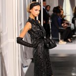 Супер елегантна черна рокля до коляно Haute Couture на Dior за Пролет-Лято 2012