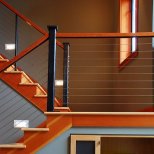 Вътрешно стълбище с дървена обвивка