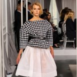 Бяла разкроена пола и карирано сако Haute Couture на Dior за Пролет-Лято 2012