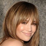 Изправена със преса коса на Дженифър Лопес