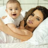Адриана Лима с детето си
