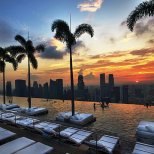 Изумителен басейн на покрива на 57-етажна сграда в Сингапур