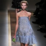 Малка нежна рокля в сиво-синьо Valentino пролет 2012