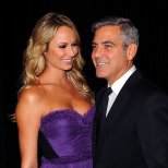Джордж Клуни, придружаван от Стейси Киблър