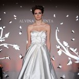 Сатенена булчинска рокля Alvina Valenta пролет 2012