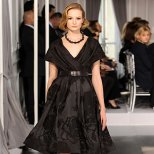 Черна разкроена рокля с бродерия Haute Couture на Dior за Пролет-Лято 2012