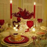 Ураса з авечеря на Свети Валентин с червени кристални чаши