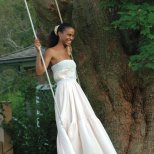 Актрисата Джой Брайънт се венча за каскадьора Дейвид Поуп в рокля на Анджела Мисони