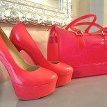 Червени високи обувки с платформа и чанта тип куфарче Furla