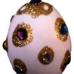 Великденско яйце с камъчета