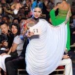 Бяла асиметрична рокля Jean Paul Gaultier пролет 2012
