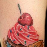 Цветна татуировка кексче