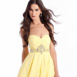 Бледо жълта къса рокля с камъни по колана за бал 2012