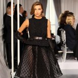 Разкроена пола с тясно късо сако в черно Haute Couture на Dior за Пролет-Лято 2012