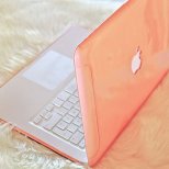 Бледо розов лаптоп Macbook