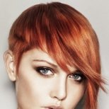Къса прическа с асиметричен бретон за рижа коса 2011