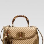 Средно голяма чанта с капаче в бежово Gucci Есен-Зима 2011