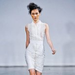 Бяла къса рокля по тялото с плътна дантела  L Wrenn Scott пролет 2012