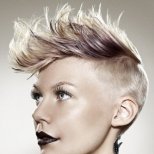 Фънки прическа за къса коса 2011 