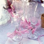 Чаши с розова панделка украса