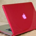Червен лаптоп Macbook