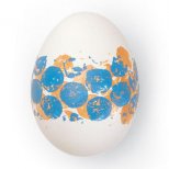 Великденско яйце украсено с опаковъчен материал с балончета