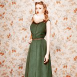 Дълга рокля в маслено зелено без ръкави с тънък колан Ulyana Sergeenko есен-зима 2011