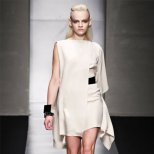 Стилна секси бяла рокля Gianfranco Ferre пролет 2012