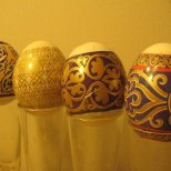 Великденски яйца украсени със злато