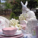Декорация за масата на Великден в бяло и розово
