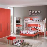 Детска стая за момиче с червена тема
