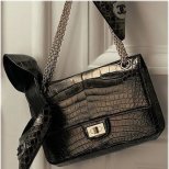 Обувки елегантни и красива чанта сегментирана кожа в тъмно кафяво Chanel