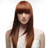 Изправена със преса коса