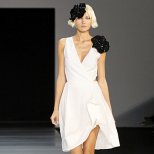 Стилна ретро рокля тип прегърни ме в бяло Emporio Armani Пролет-Лято 2012