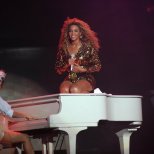 Бионсе в Гластънбъри 2011