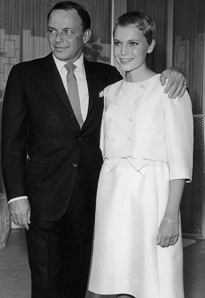 Мия Фероу на сватбата си с Франк Синатра през 1966